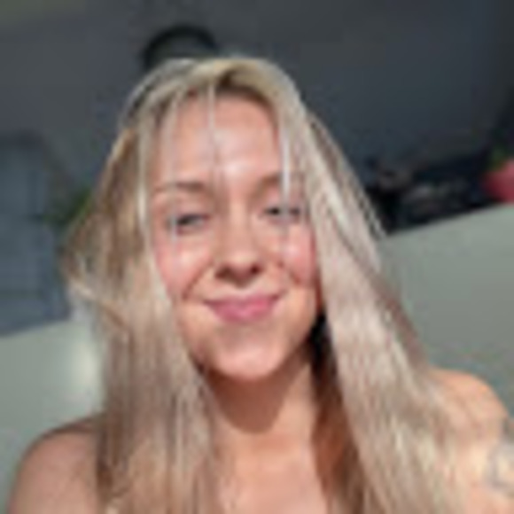 Meet your Posher, Cassandra - Picture 1 of 1